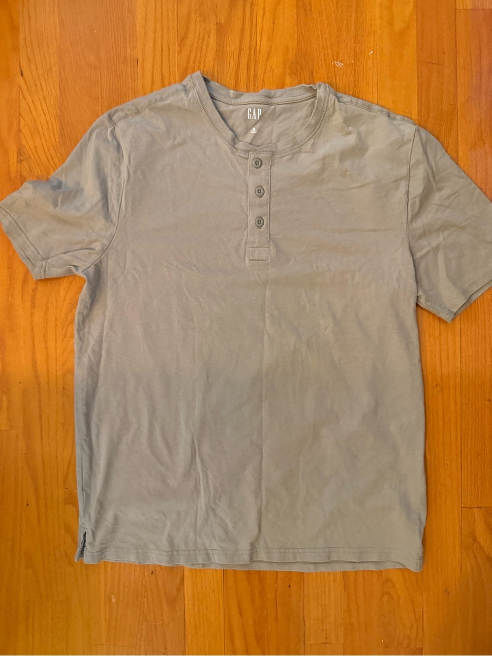 GAP Men's Short Sleeve Henley in Light Gray